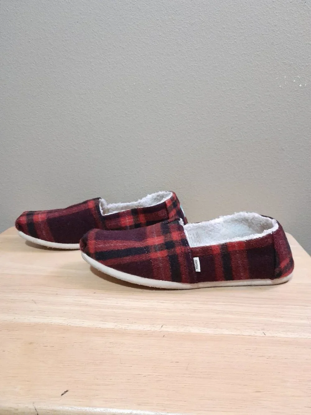 TOMS Alpargata Cozy Slip-On Loafers Red Maroon Plaid Flannel Sherpa Womens 7.5
